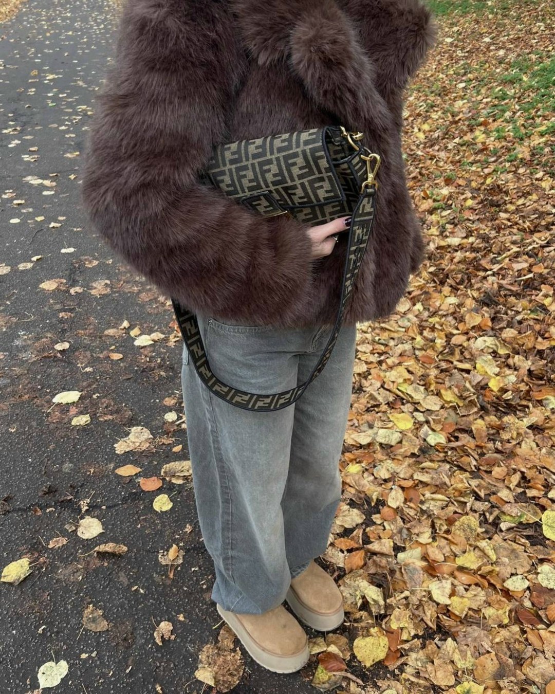 сумка fendi baguette large,сумка fendi baguette,сумка fendi,fendi baguette,сумка женская fendi