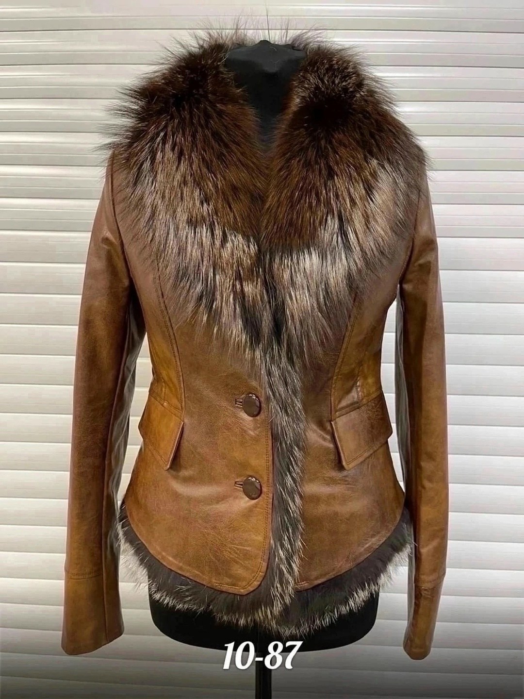 куртка с чернобуркой,куртки из экокожи женские с мехом чернобурки,кожаная куртка с мехом,натуральная кожаная куртка с мехом чернобурки,кожаная куртка с чернобуркой женская