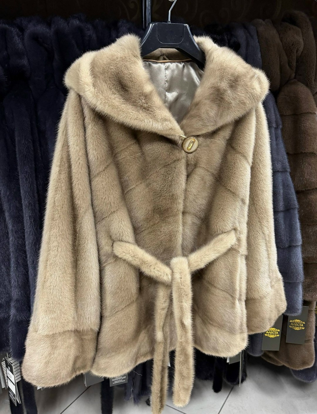 норковые шубы,шуба,норковая шуба летучая мышь,шуба летучая мышь с капюшоном,шуба из норки с капюшоном