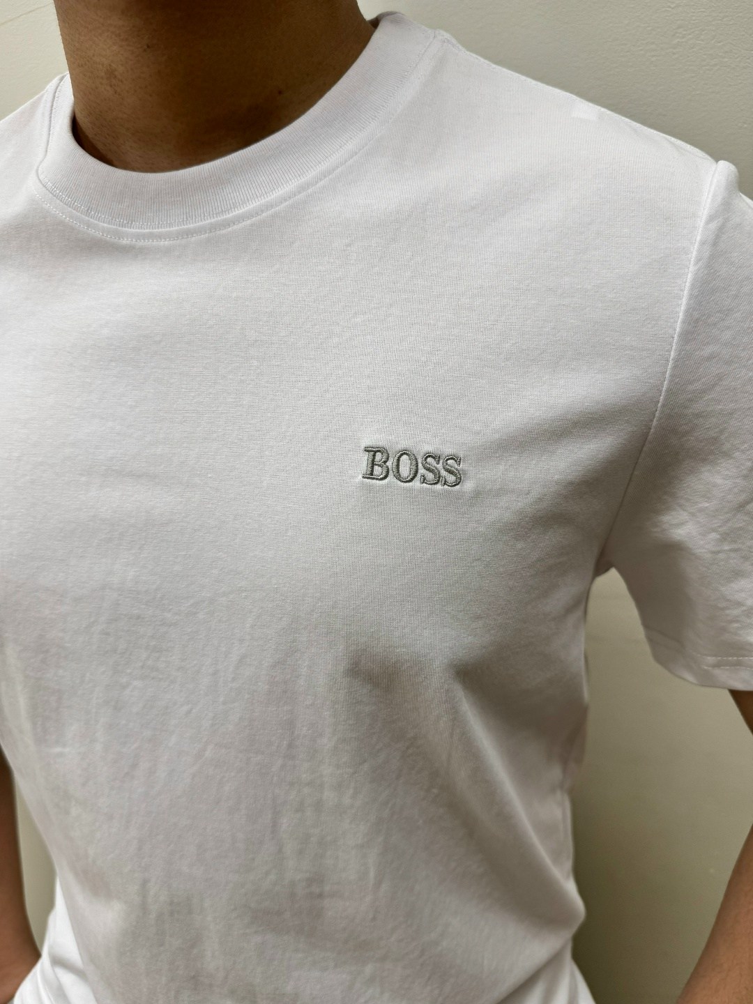 мужская футболка белая,мужские футболки boss,boss футболка,мужская футболка,футболка