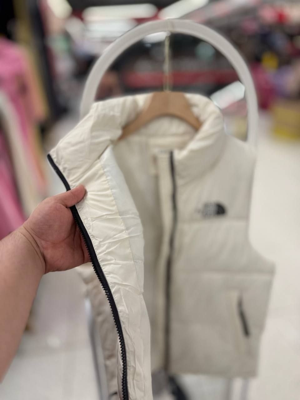 жилетка пуховая,теплый жилет,жилет утепленный the north face,жилетка женская,жилетка the north face белая