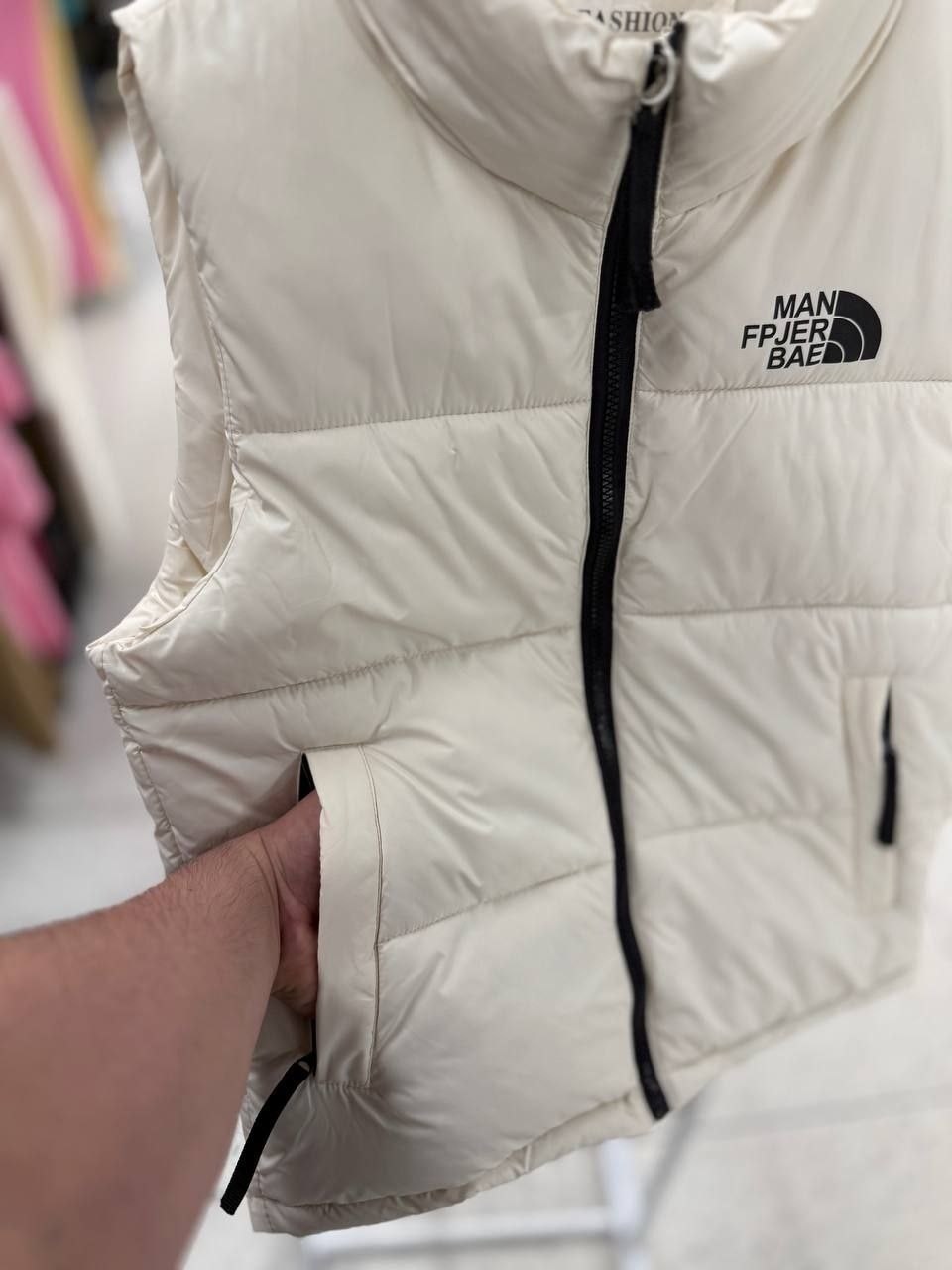 жилетка пуховая,теплый жилет,жилет утепленный the north face,жилетка женская,жилетка the north face белая