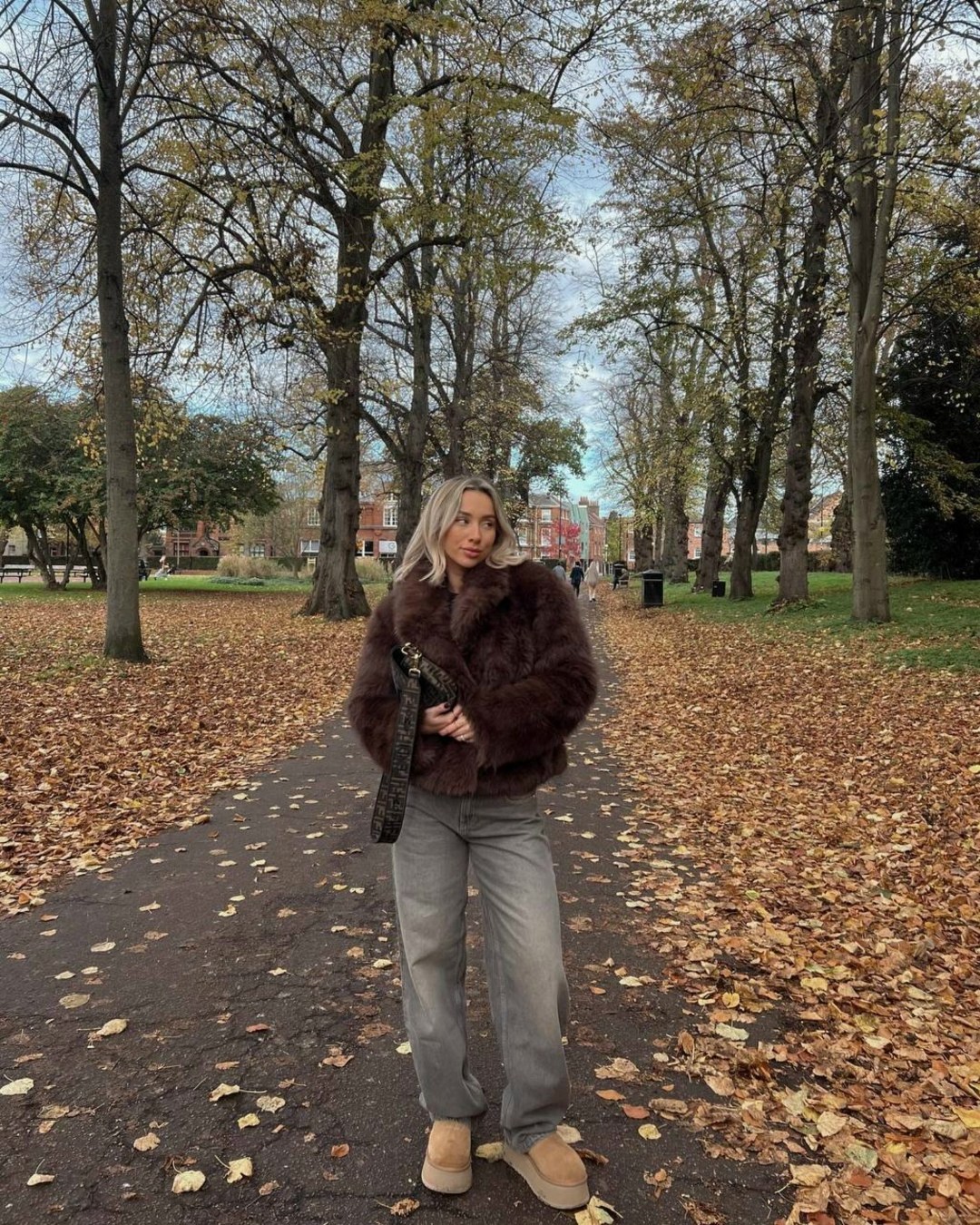 сумка fendi baguette large,сумка fendi baguette,сумка fendi,fendi baguette,сумка женская fendi