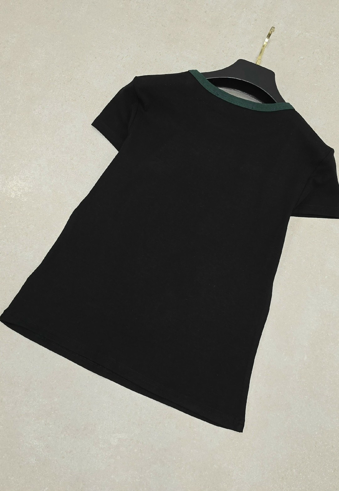 черные женские футболки calvin klein jeans,женская футболка,женские футболки calvin klein,черные женские футболки,футболка