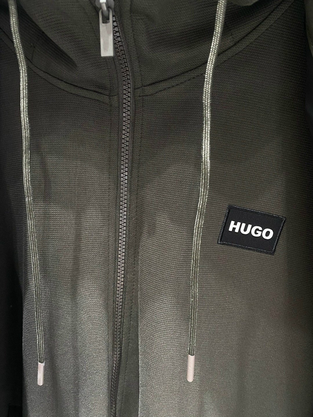 мужской спортивный костюм тройка hugo boss,зимний спортивный мужской костюм hugo boss тройка,спортивные мужские костюмы,зимний спортивный мужской костюм hugo boss 3,hugo boss мужская куртка