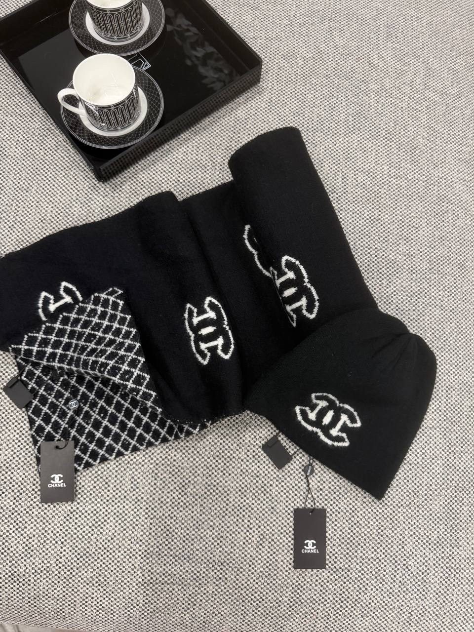 шапка chanel,шарф chanel,зимний комплект из шапки и шарфа chanel,набор шарфов, шапок и перчаток chanel,шарф chanel шапка перчатки