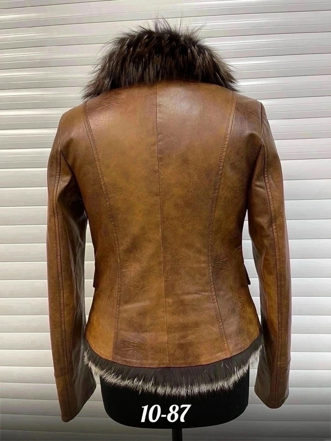 куртка с чернобуркой,куртки из экокожи женские с мехом чернобурки,кожаная куртка с мехом,натуральная кожаная куртка с мехом чернобурки,кожаная куртка с чернобуркой женская