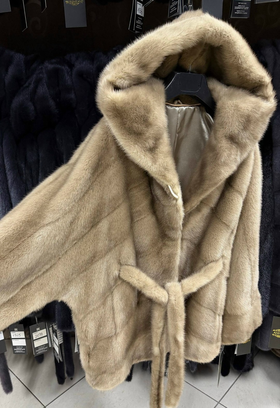 норковые шубы,шуба,норковая шуба летучая мышь,шуба летучая мышь с капюшоном,шуба из норки с капюшоном