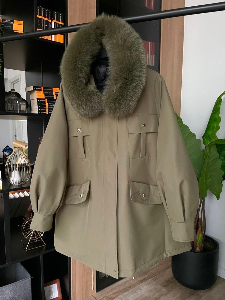 женская парка,пуховик с натуральным мехом,парка с мехом,парка зимняя,зеленая парка с мехом