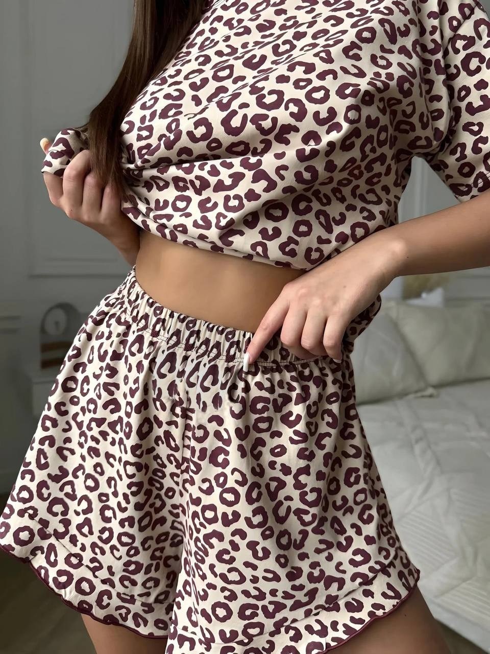 пижама женская с шортами,пижама женская с шортами и футболкой,пижама с шортами и футболкой трикотажная леопардовая beamuuur,женские шорты из полиэстера с леопардовым принтом,пижамы женская с шортами х