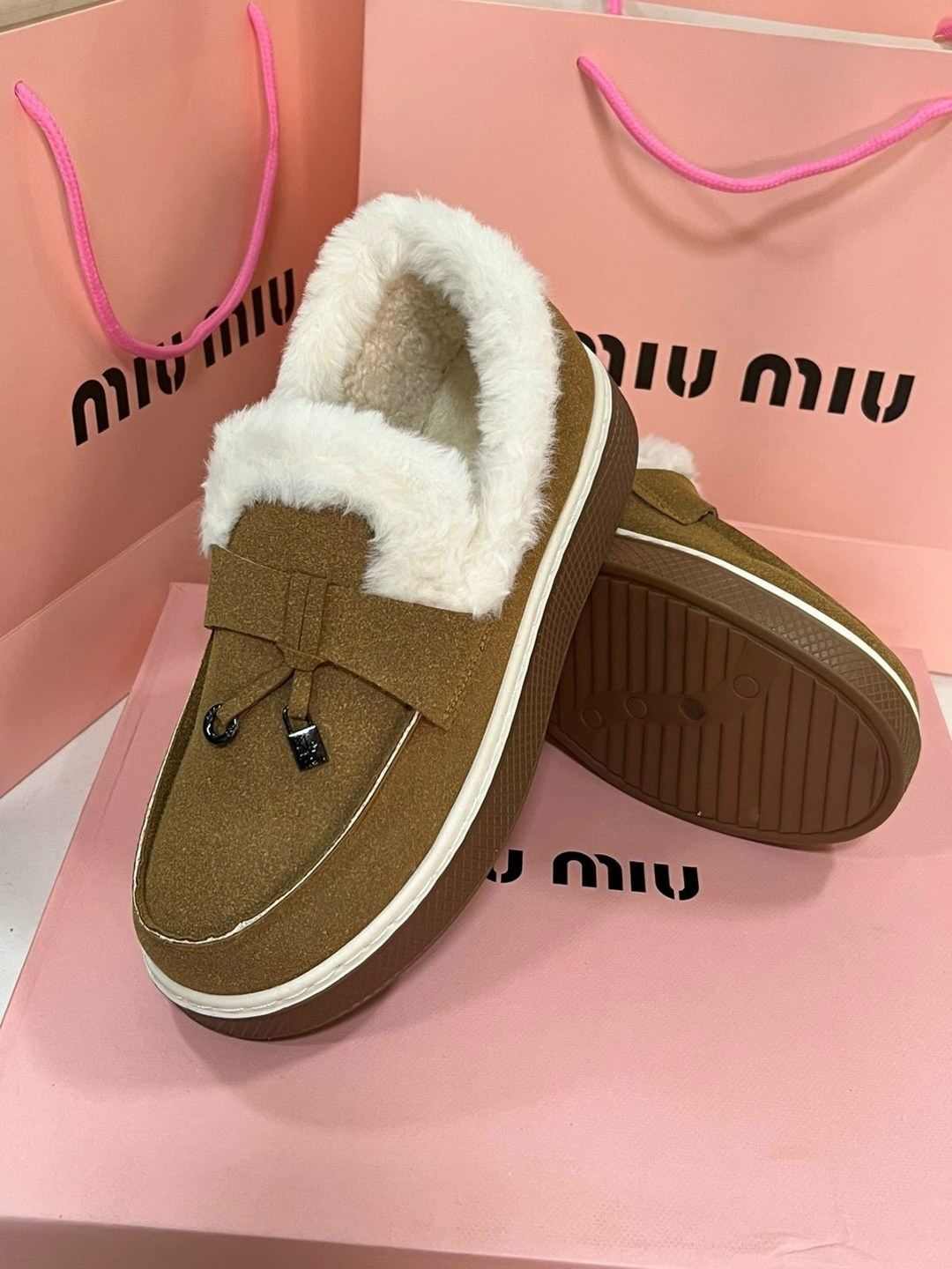 ,лоферы зимние женские,лоферы женские с мехом,туфли-лоферы женские prada a131233 замшевые зимние с мехом коричневые,лоферы prada