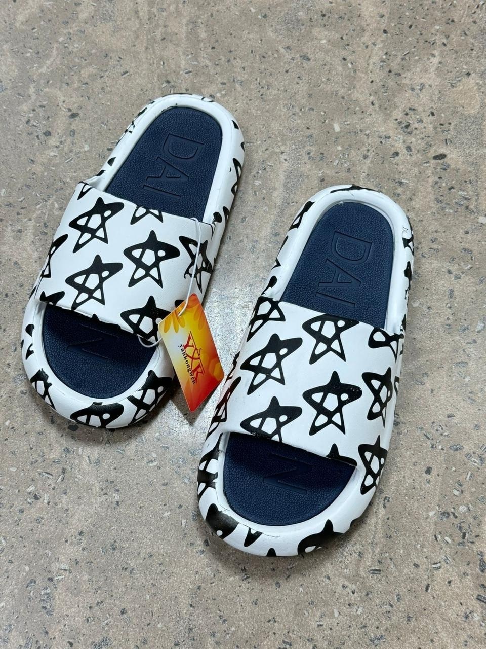 ,модные тапочки,шлепанцы,летние тапочки,женские шлепанцы