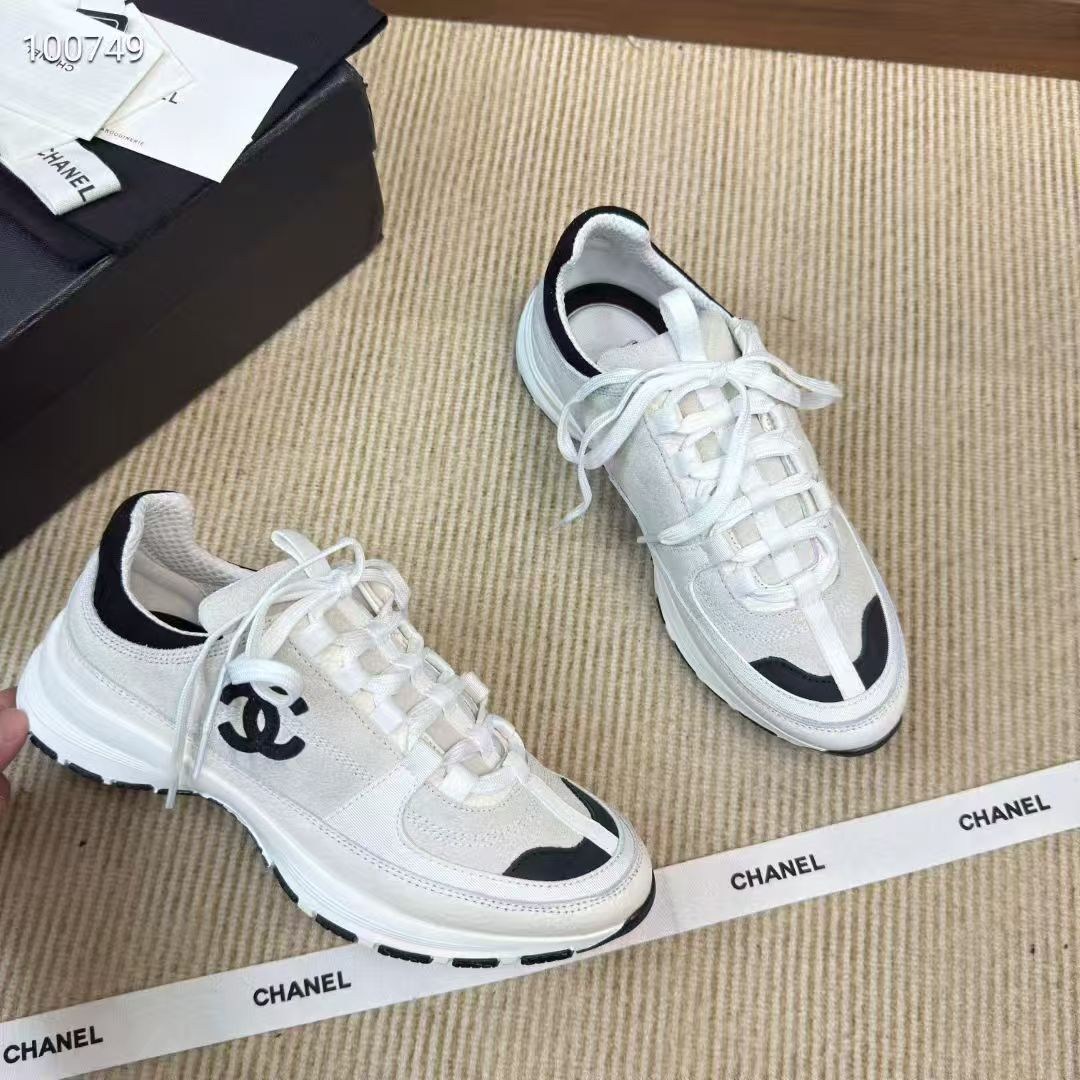 кроссовки женские chanel,кроссовки chanel,chanel кроссовки белые с черным,кроссовки шанель chanel цвет серебристый,женские комбинированные кроссовки chanel 2026-2026 белые с черным логотипом