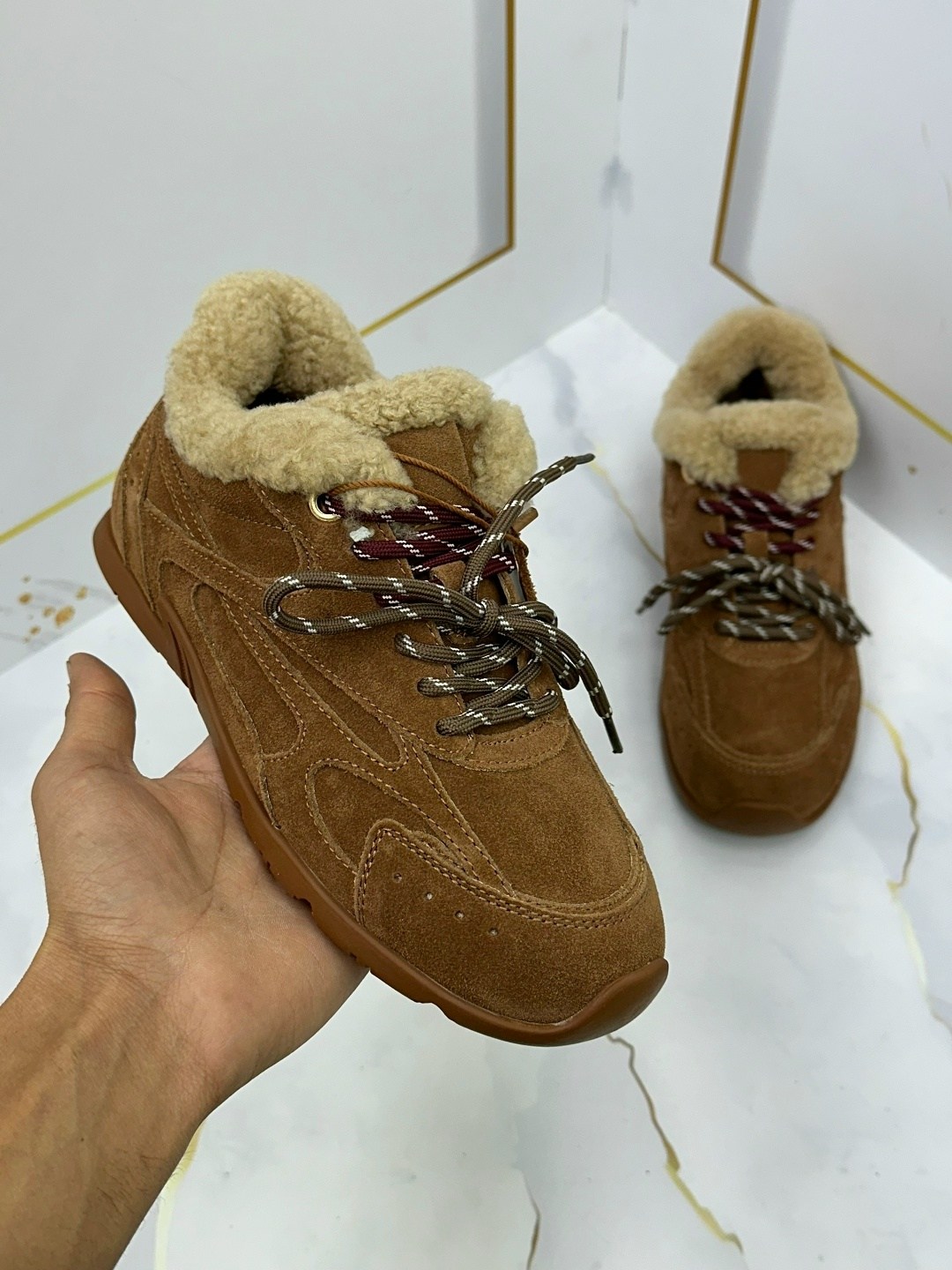 ,зимние кроссовки женские с мехом,зимние замшевые кроссовки с мехом prada trail коричневые,кроссовки женские зимние замшевые,кроссовки новые женские зимние прада