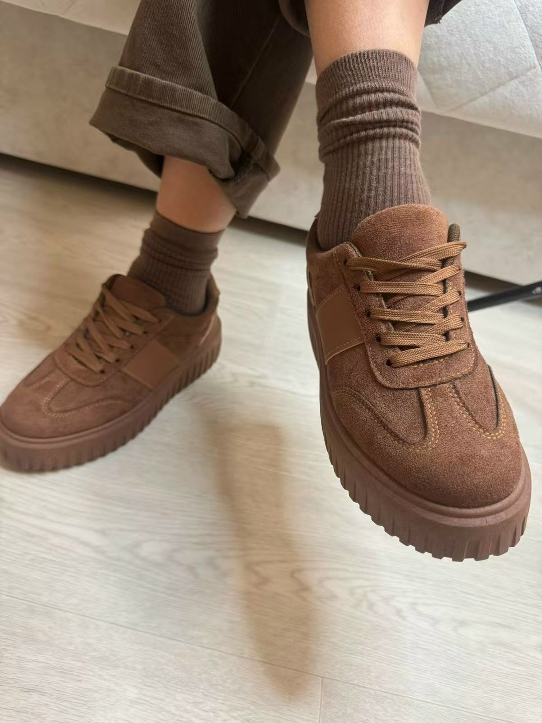 ,замшевые кроссовки,женские кроссовки,повседневные кроссовки,кроссовки модные