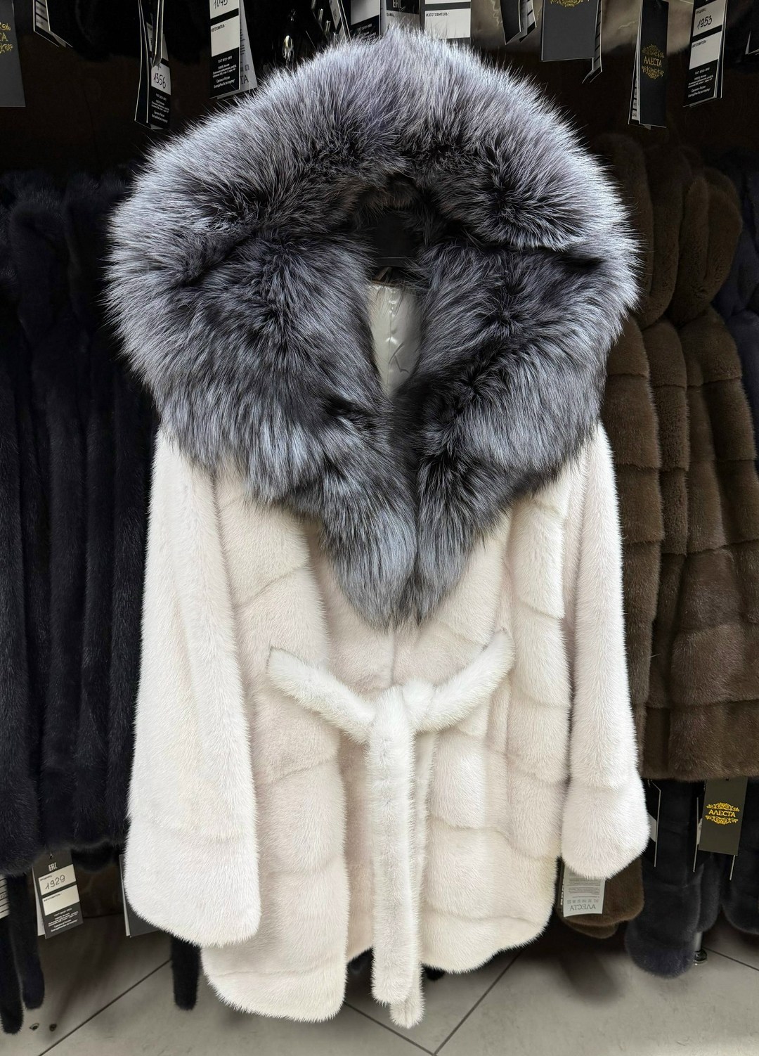шубка из меха европейской норки с капюшоном из меха песца,шубка из меха европейской норки с капюшоном из меха чернобурки,шуба из меха европейской норки с капюшоном из меха песца под куницу,шубка из ме