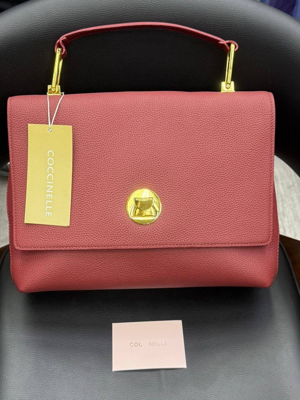 сумка coccinelle,coccinelle сумка liya medium,женская сумка coccinelle,сумка coccinelle liya,сумка сэтчел кожаная liya coccinelle