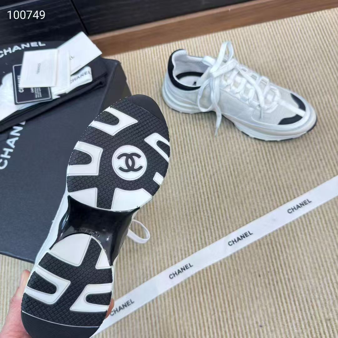 кроссовки женские chanel,кроссовки chanel,chanel кроссовки белые с черным,кроссовки шанель chanel цвет серебристый,женские комбинированные кроссовки chanel 2026-2026 белые с черным логотипом