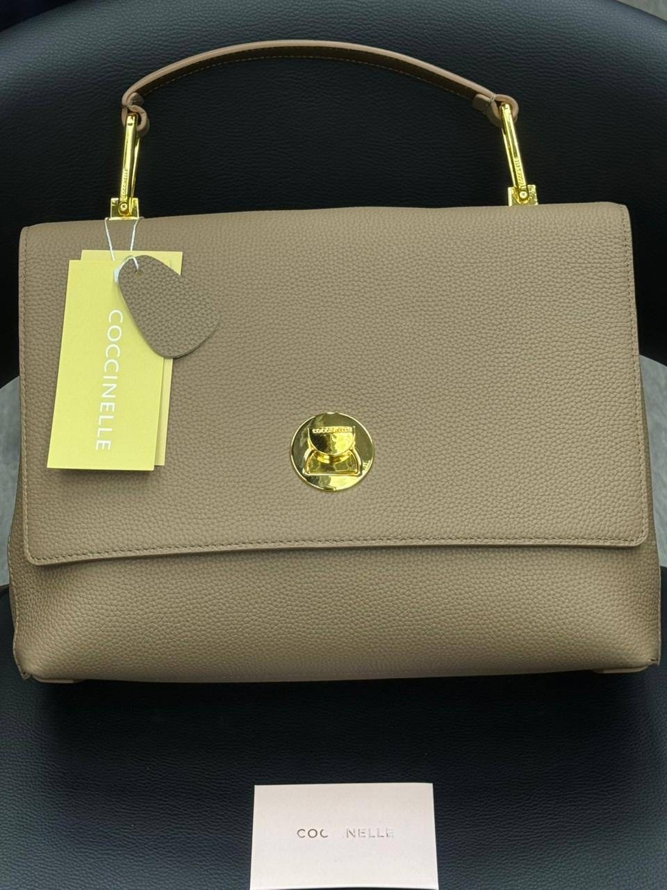 сумка coccinelle,coccinelle сумка liya medium,женская сумка coccinelle,сумка coccinelle liya,сумка сэтчел кожаная liya coccinelle