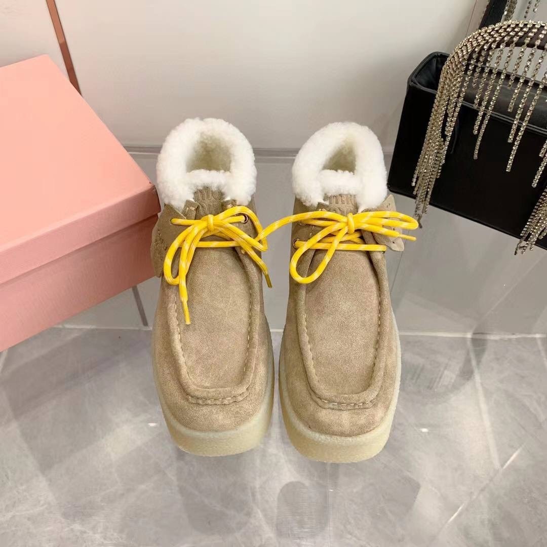 женские зимние замшевые ботинки miu miu с мехом бежевые,,женские зимние замшевые ботинки miu miu с мехом бежевые lm-21296,зимние замшевые ботинки miu miu,бежевые зимние замшевые ботинки miu miu с