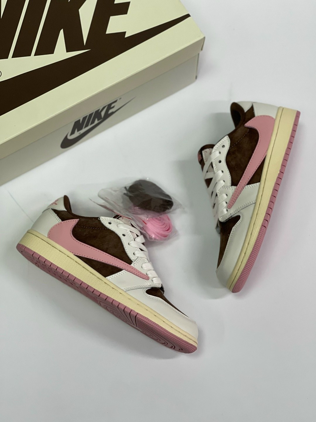 кроссовки travis scott x nike air jordan 1,nike air jordan 1 low travis scott,кроссовки nike travis scott x air jordan 1 low,кроссовки nike air jordan 1 low travis scott,кроссовки женскиe