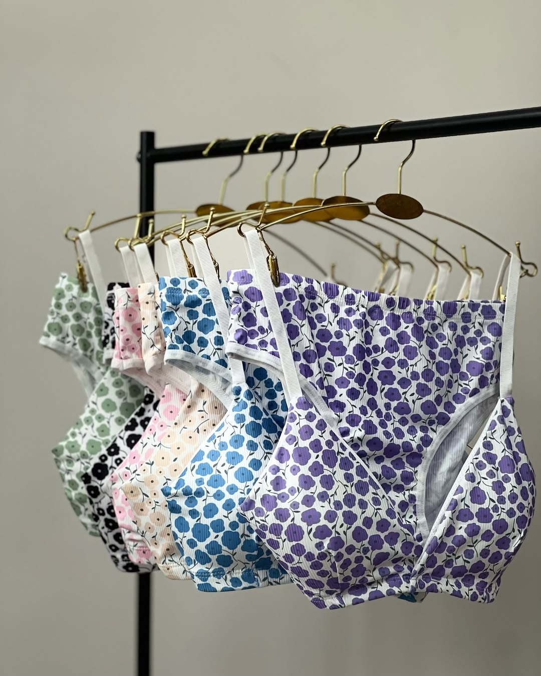 женский комплект нижнего белья с,комплект нижнего белья,женское нижнее белье,женское бесшовное нижнее белье,комплект бесшовного нижнего белья