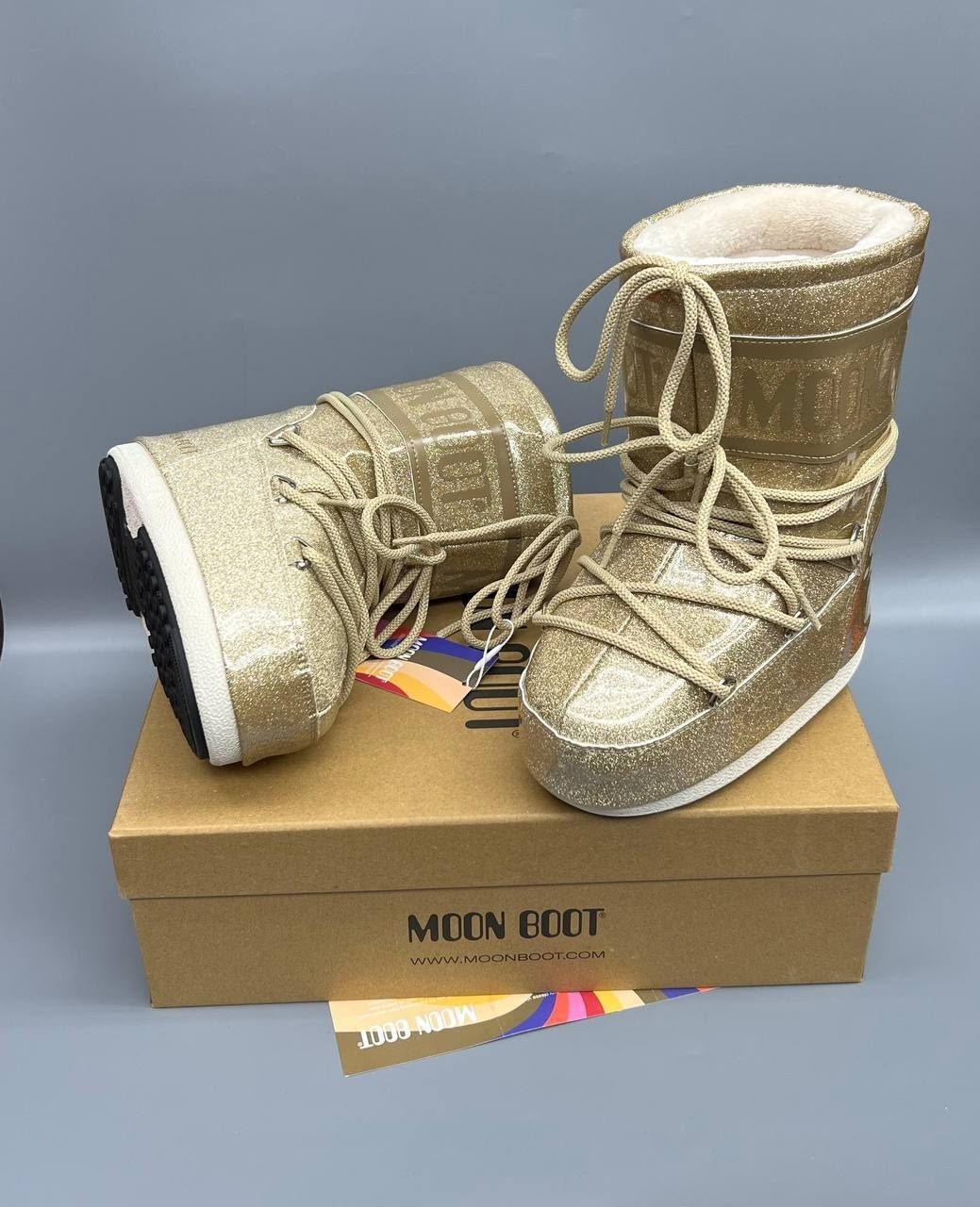зимние ботинки icon low glitter с покрытием moon boot золотой,зимние ботинки icon с блестками moon boot золото,зимние ботинки icon glitter moon boot золото,детские зимние ботинки moon boot 14028500 mb