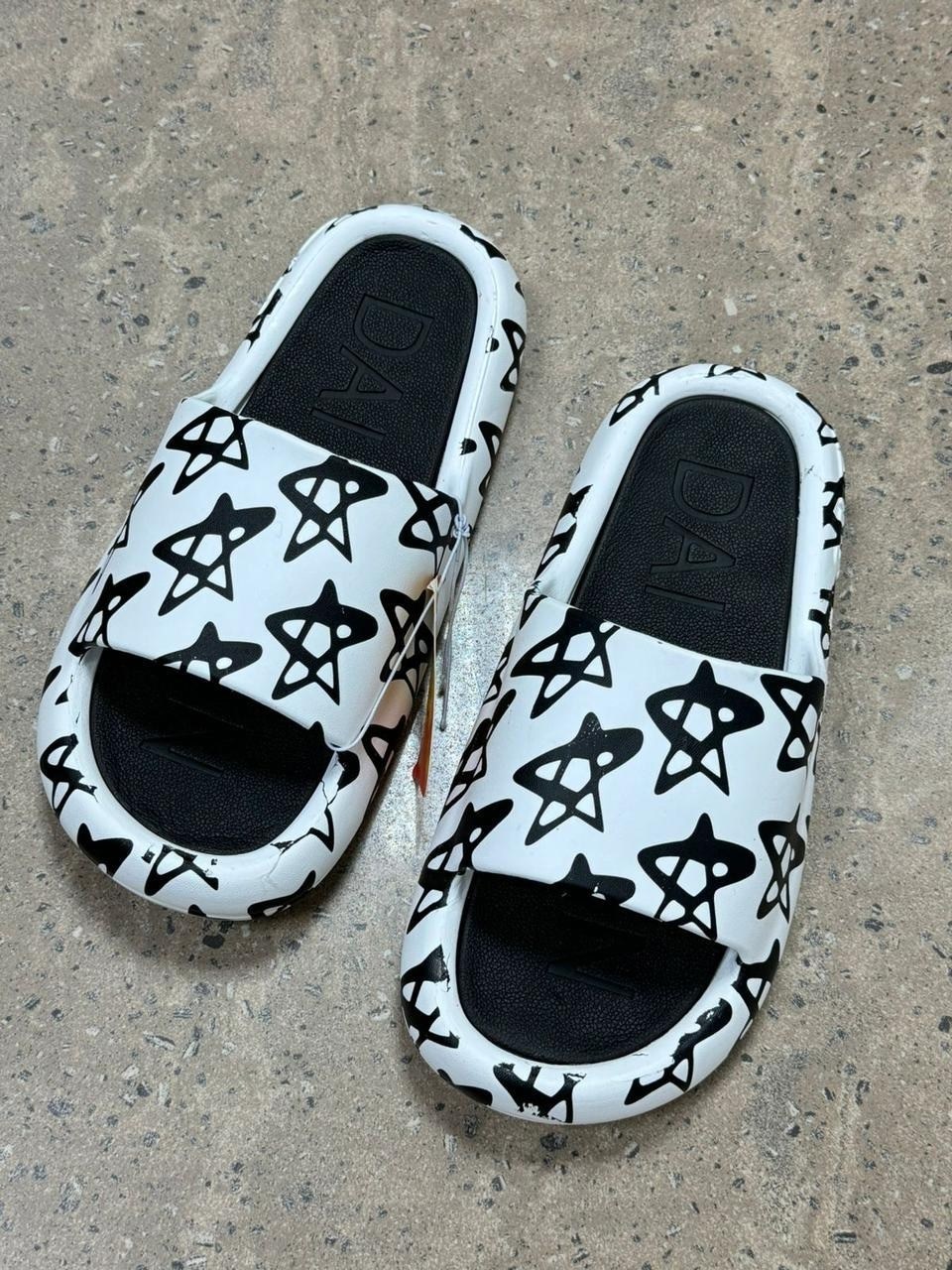 ,модные тапочки,шлепанцы,летние тапочки,женские шлепанцы