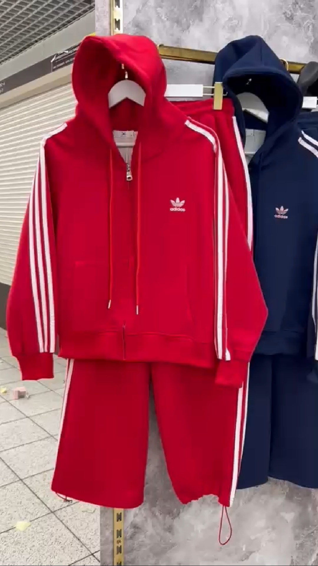 спортивный костюм adidas,спортивная костюм адидас,красный костюм адидас,костюм спортивный,спортивный костюм adidas originals