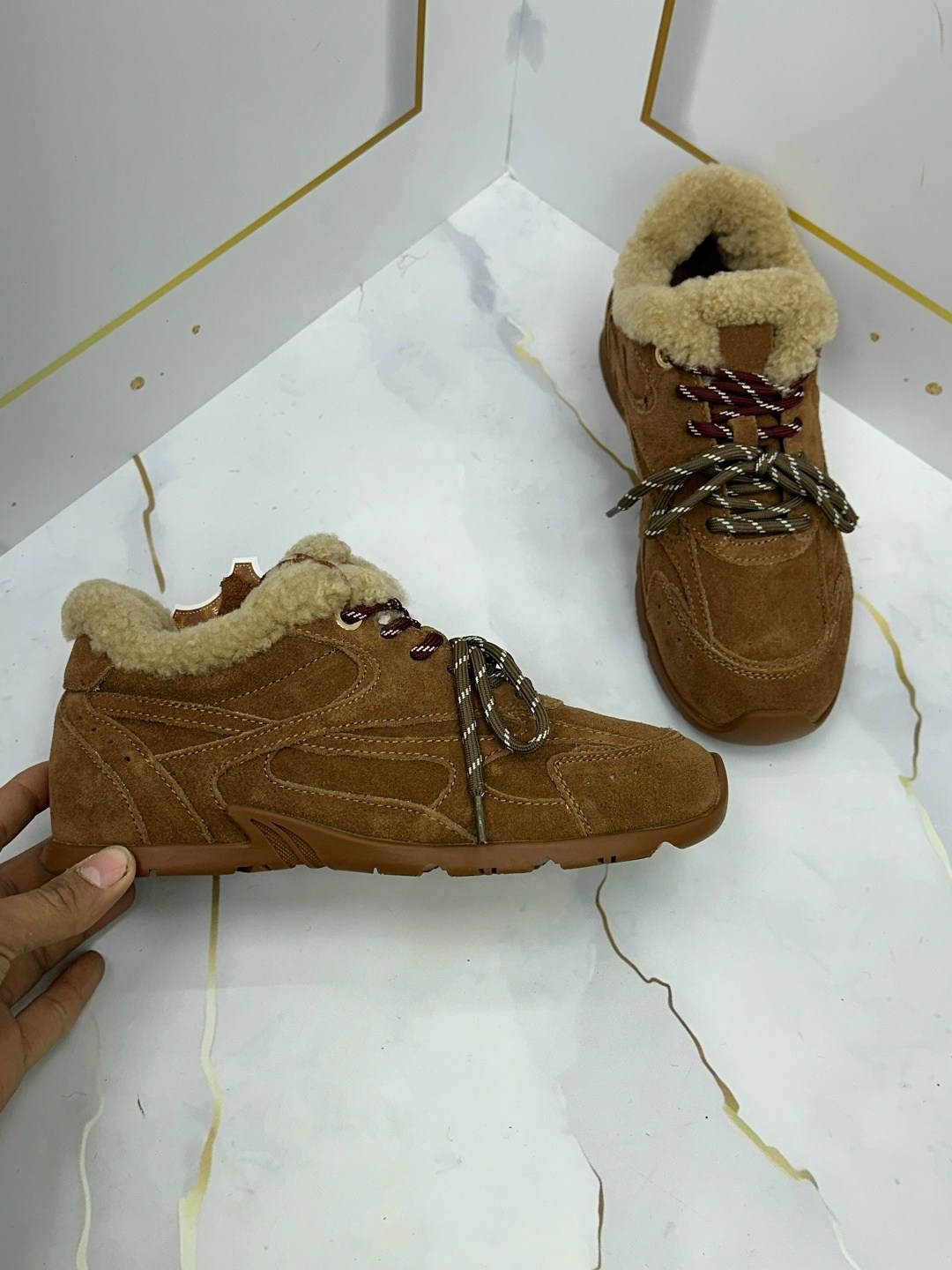 ,зимние кроссовки женские с мехом,зимние замшевые кроссовки с мехом prada trail коричневые,кроссовки женские зимние замшевые,кроссовки новые женские зимние прада