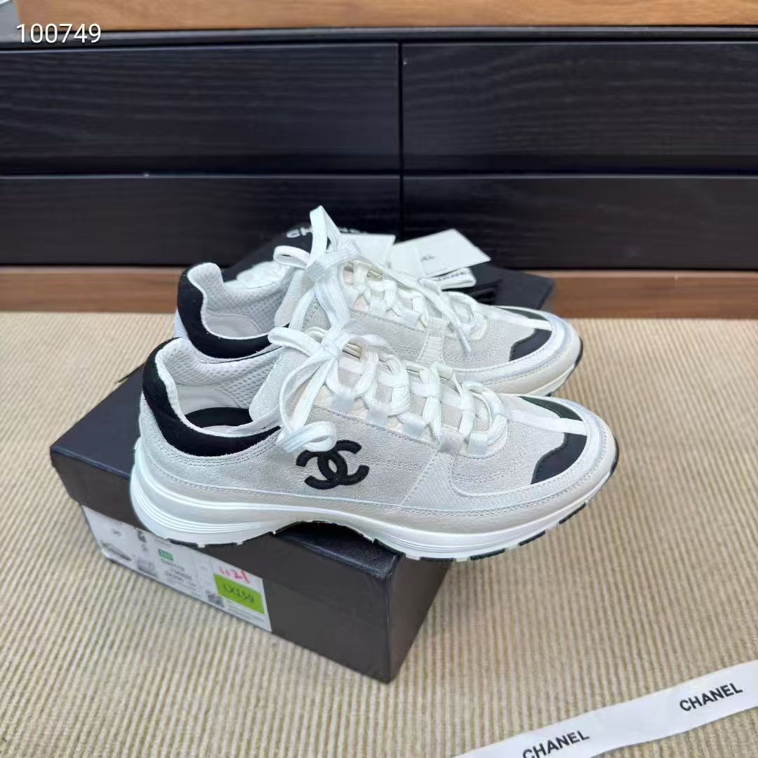 кроссовки женские chanel,кроссовки chanel,chanel кроссовки белые с черным,кроссовки шанель chanel цвет серебристый,женские комбинированные кроссовки chanel 2026-2026 белые с черным логотипом