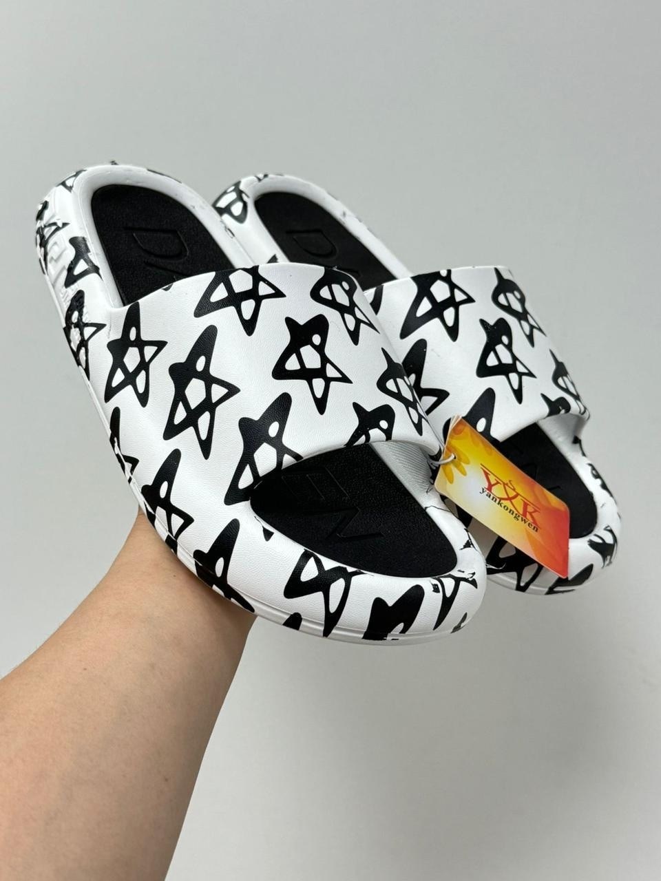 ,модные тапочки,шлепанцы,летние тапочки,женские шлепанцы