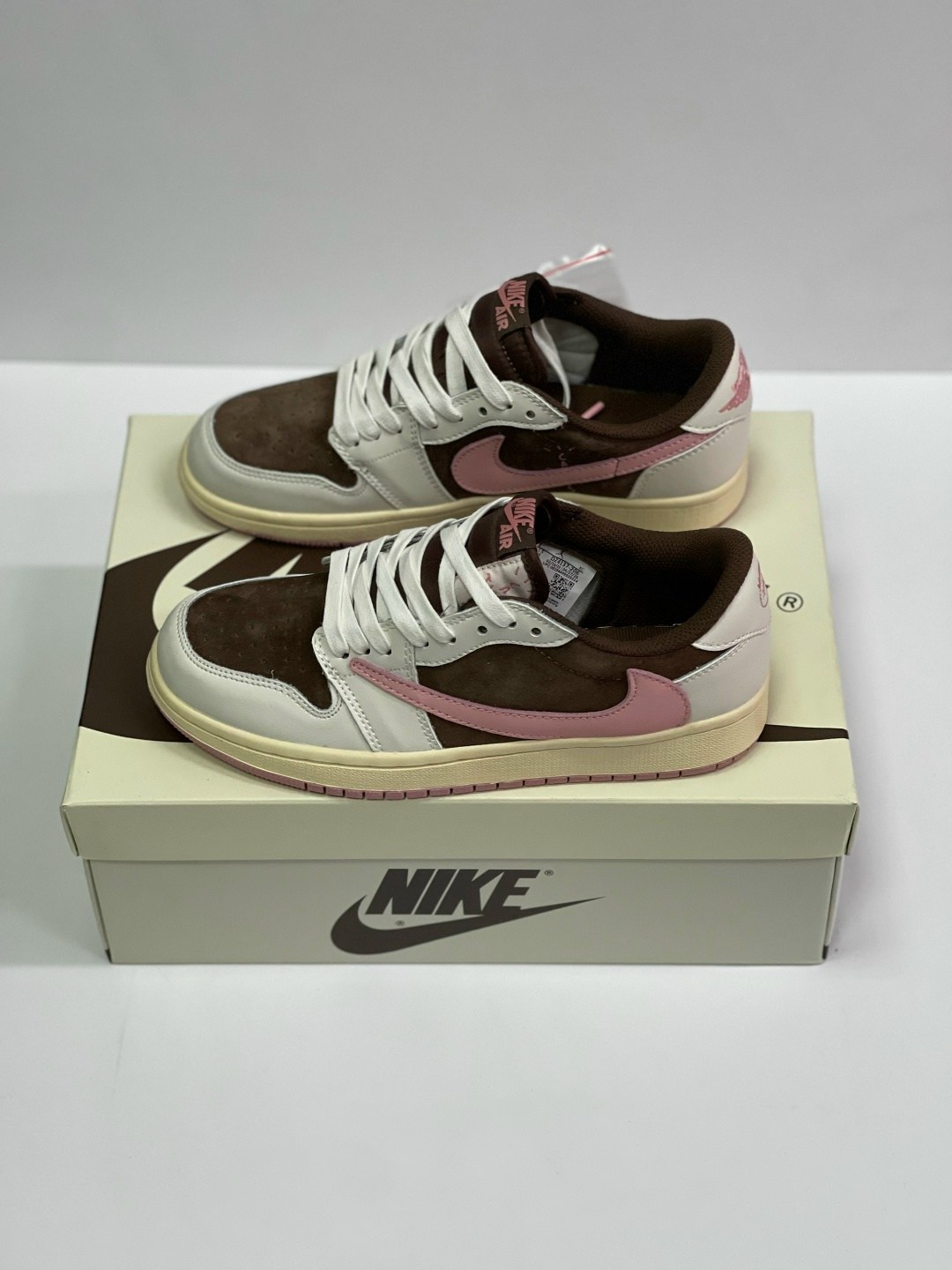 кроссовки travis scott x nike air jordan 1,nike air jordan 1 low travis scott,кроссовки nike travis scott x air jordan 1 low,кроссовки nike air jordan 1 low travis scott,кроссовки женскиe