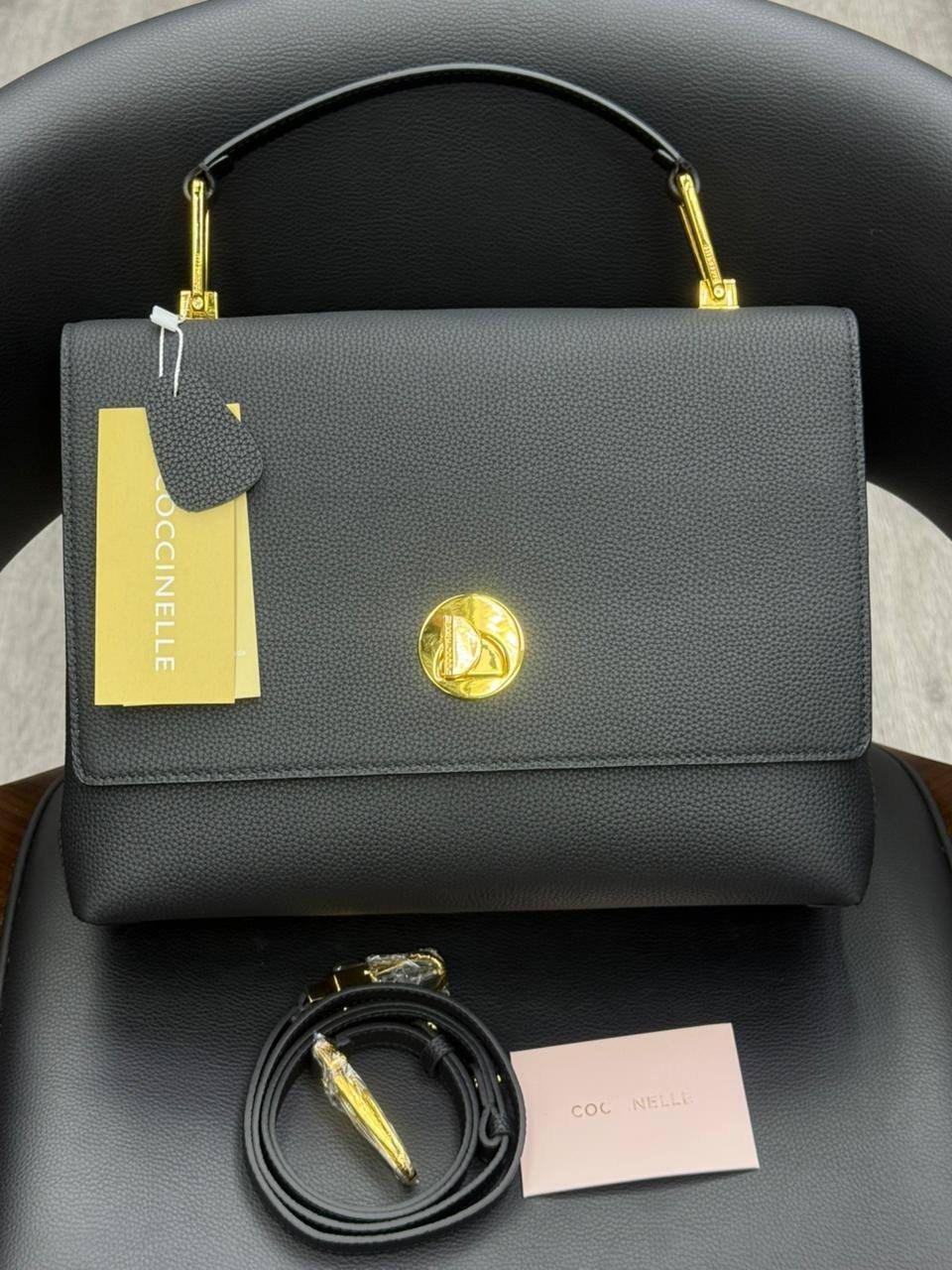 сумка coccinelle,coccinelle сумка liya medium,женская сумка coccinelle,сумка coccinelle liya,сумка сэтчел кожаная liya coccinelle