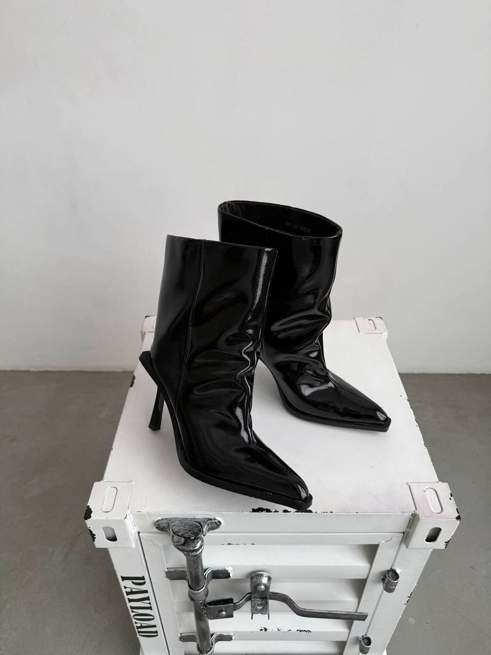 замшевые ботильоны,ботильоны демисезонные на каблуке шпильке londri,замшевые женские ботильоны с острым носком на,ботильоны демисезонные на каблуке шпильке londri 306973163,женские ботильоны