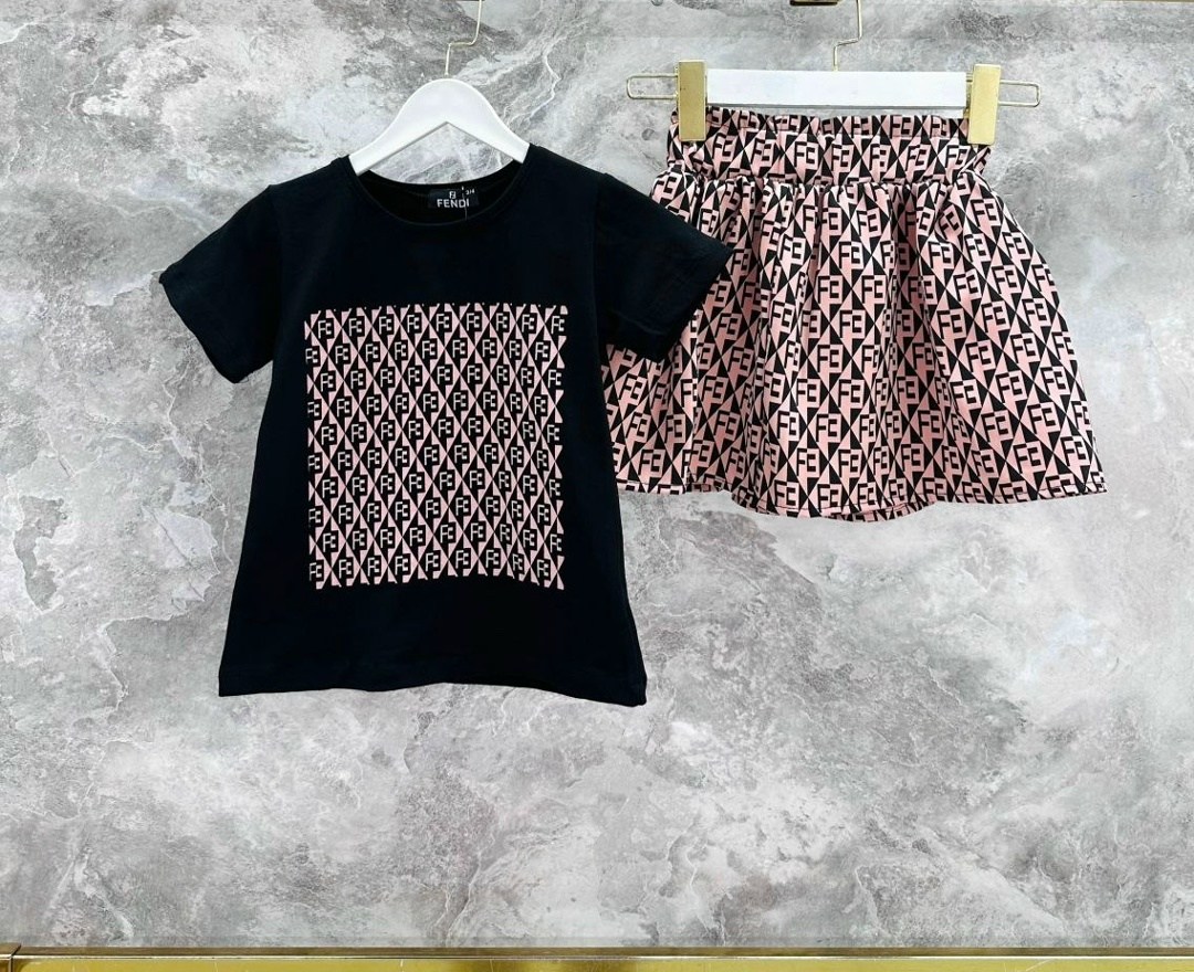 ребенок,фотомодели девочки,красивая пятилетняя девочка в белом платье,нарядное платье,девочка