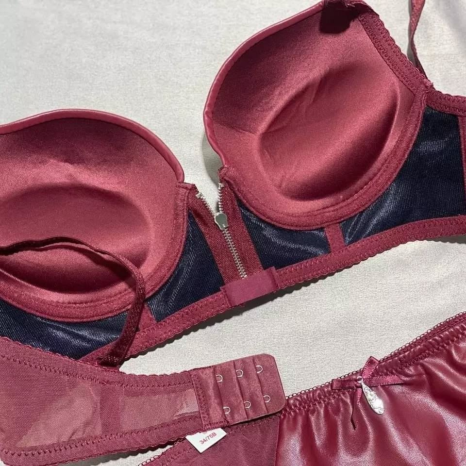 комплект женского нижнего белья,комплект нижнего белья,кожаный комплект,кожаный комплект нижнего белья,комплекты белье