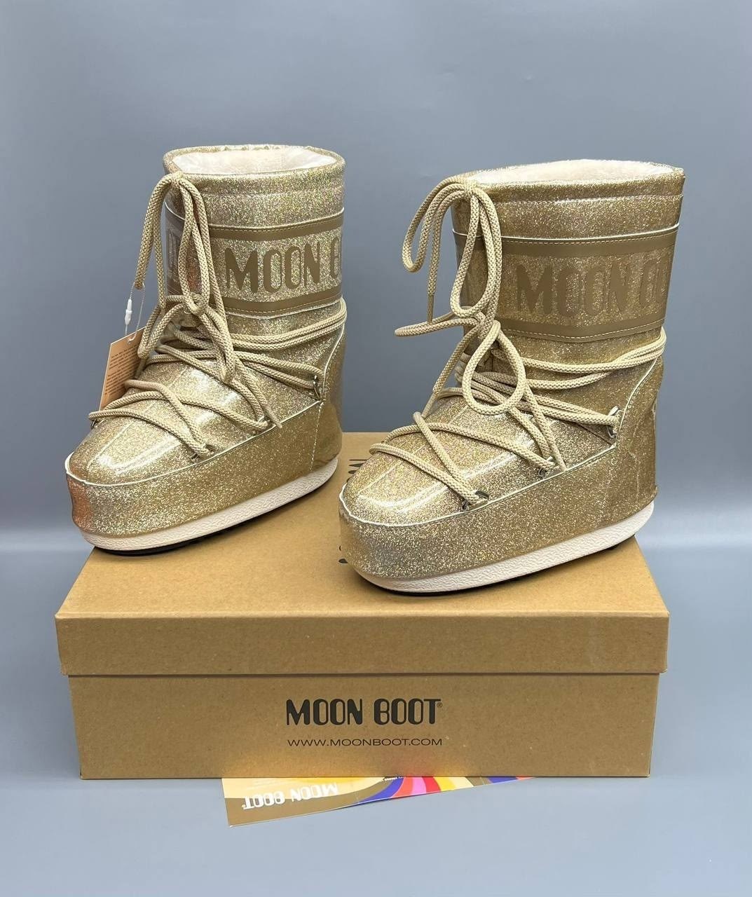 зимние ботинки icon low glitter с покрытием moon boot золотой,зимние ботинки icon с блестками moon boot золото,зимние ботинки icon glitter moon boot золото,детские зимние ботинки moon boot 14028500 mb