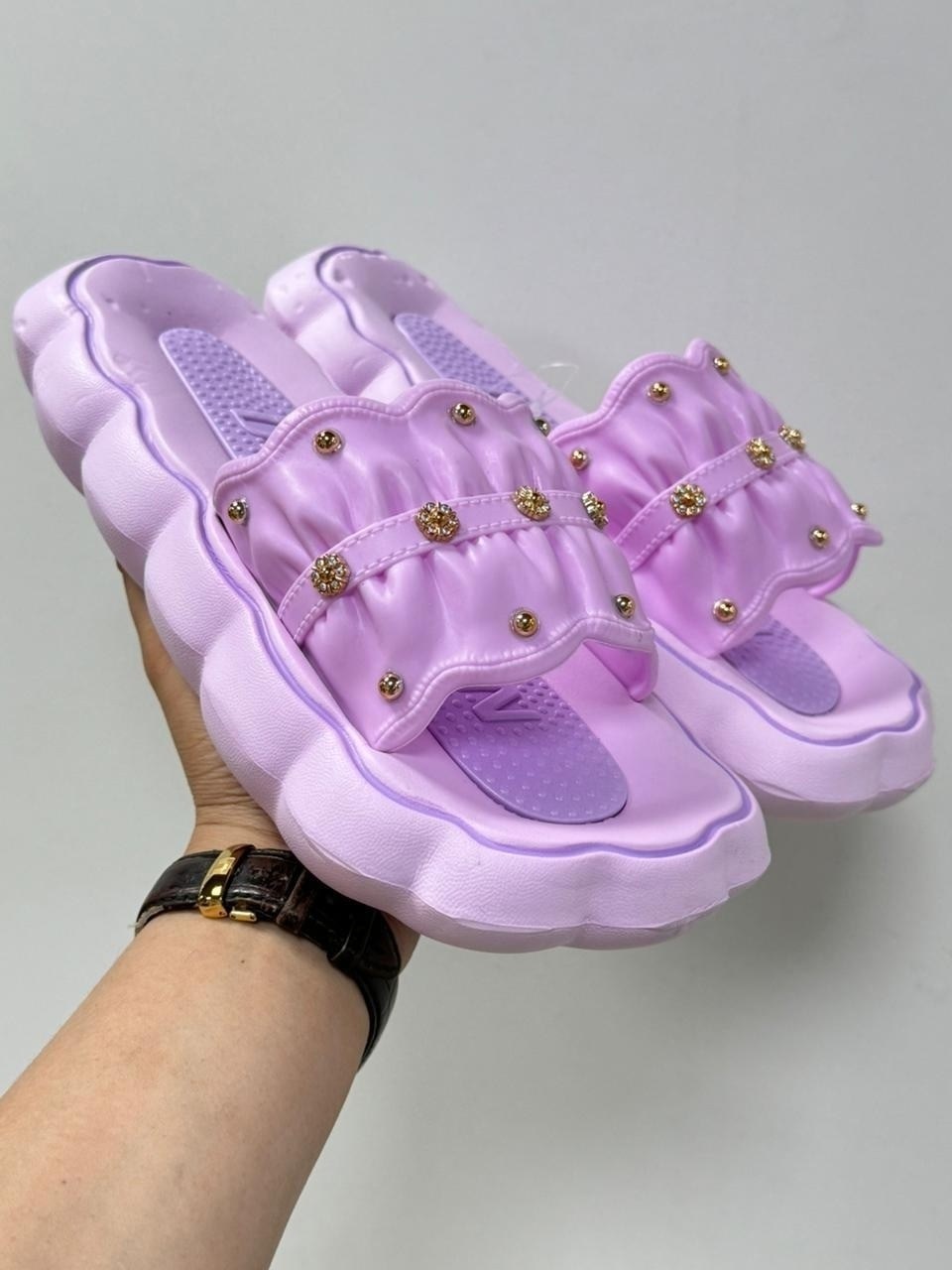 дутые шлепки,,женские шлепанцы,мягкие сланцы,модные тапочки