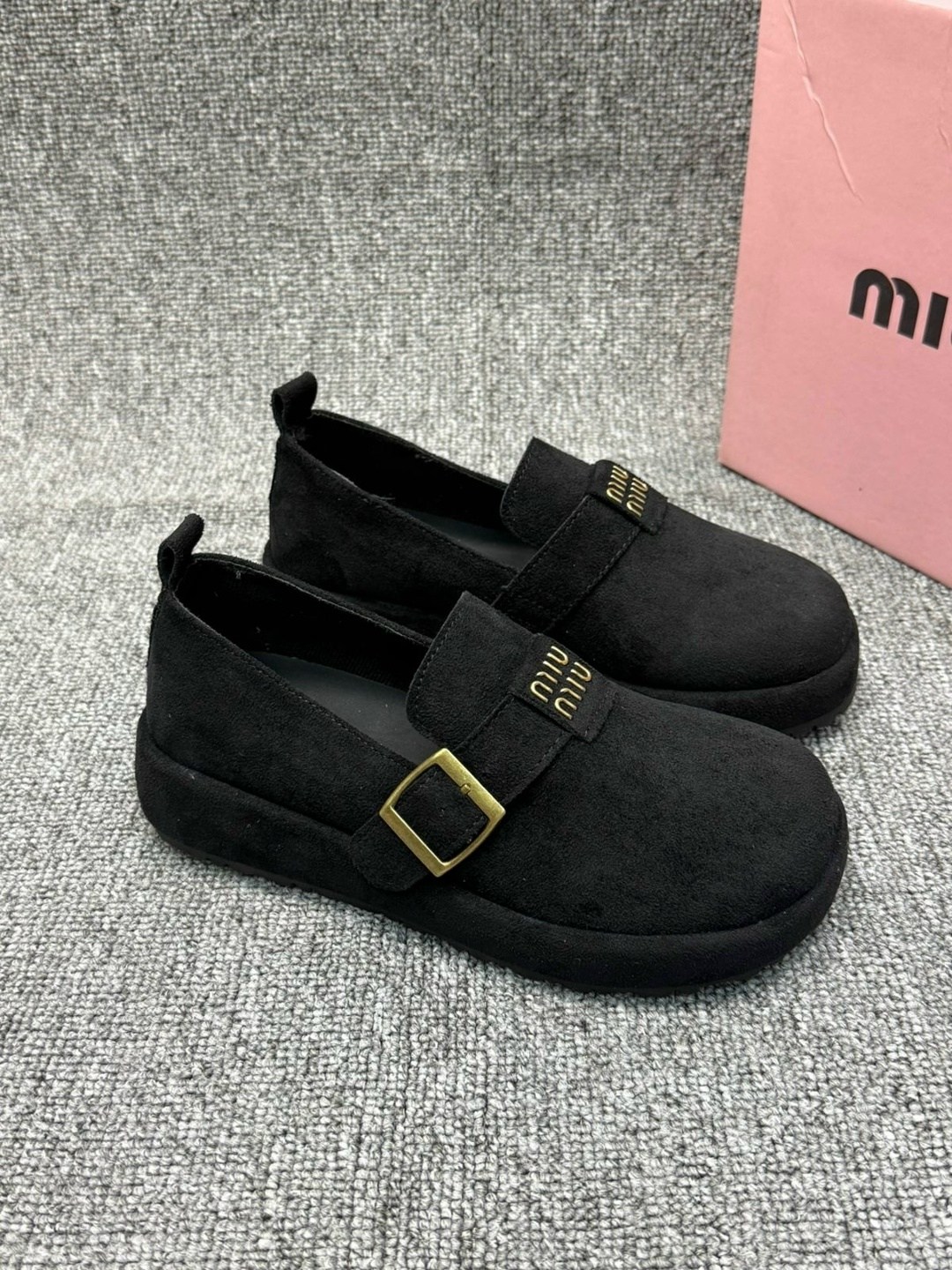 ,лоферы замш,ботинки замш,женская ,замшевые лоферы miu miu на высокий подошве и фирменной фурнитурой