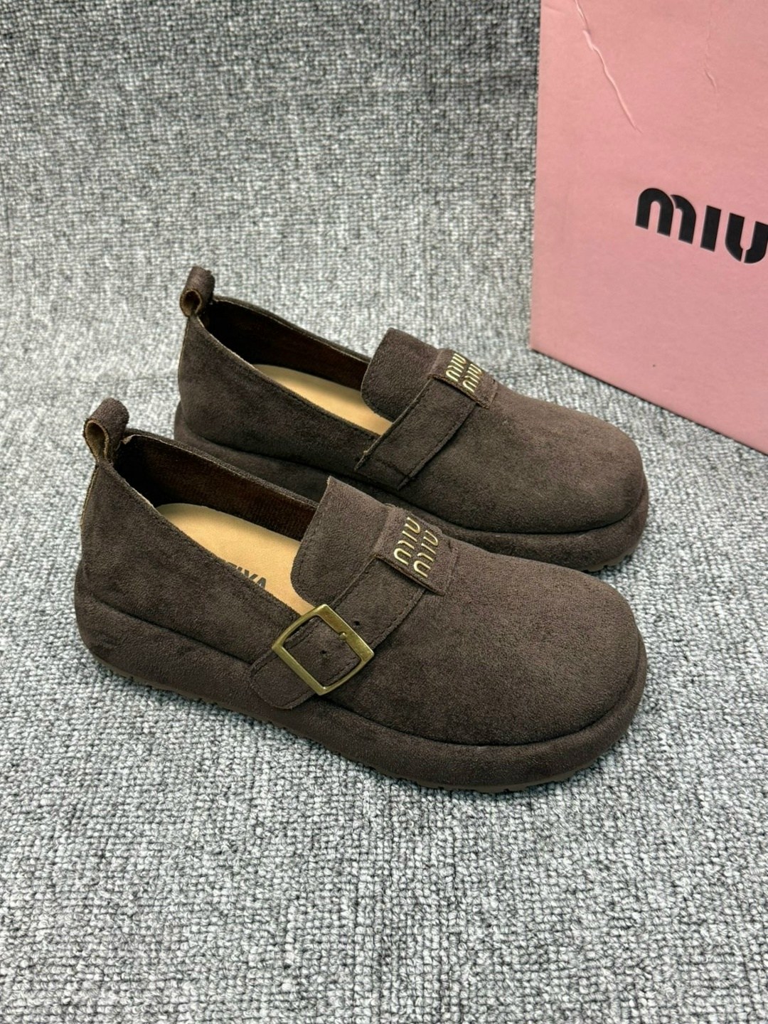 ,лоферы замш,ботинки замш,женская ,замшевые лоферы miu miu на высокий подошве и фирменной фурнитурой