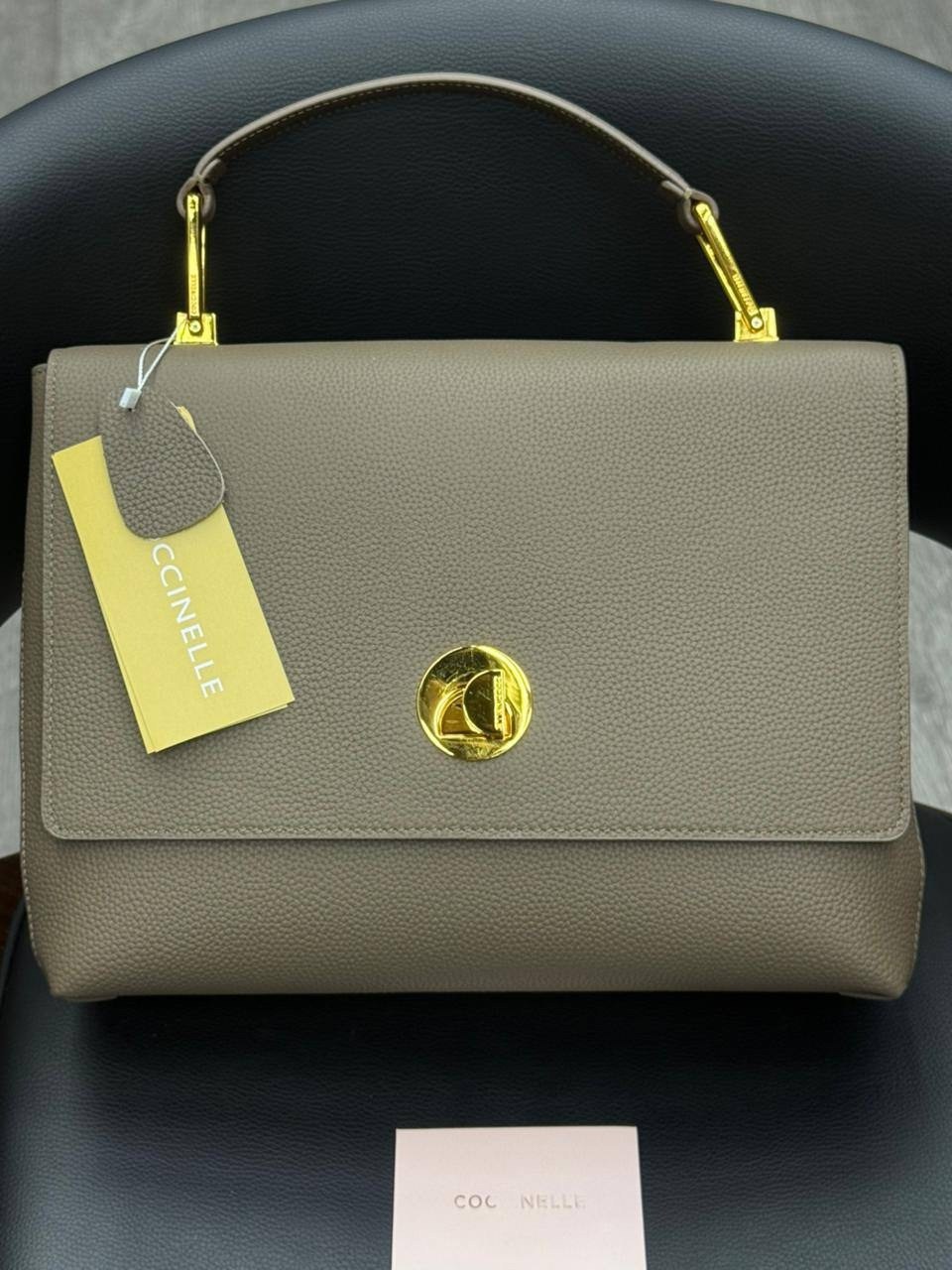 сумка coccinelle,coccinelle сумка liya medium,женская сумка coccinelle,сумка coccinelle liya,сумка сэтчел кожаная liya coccinelle