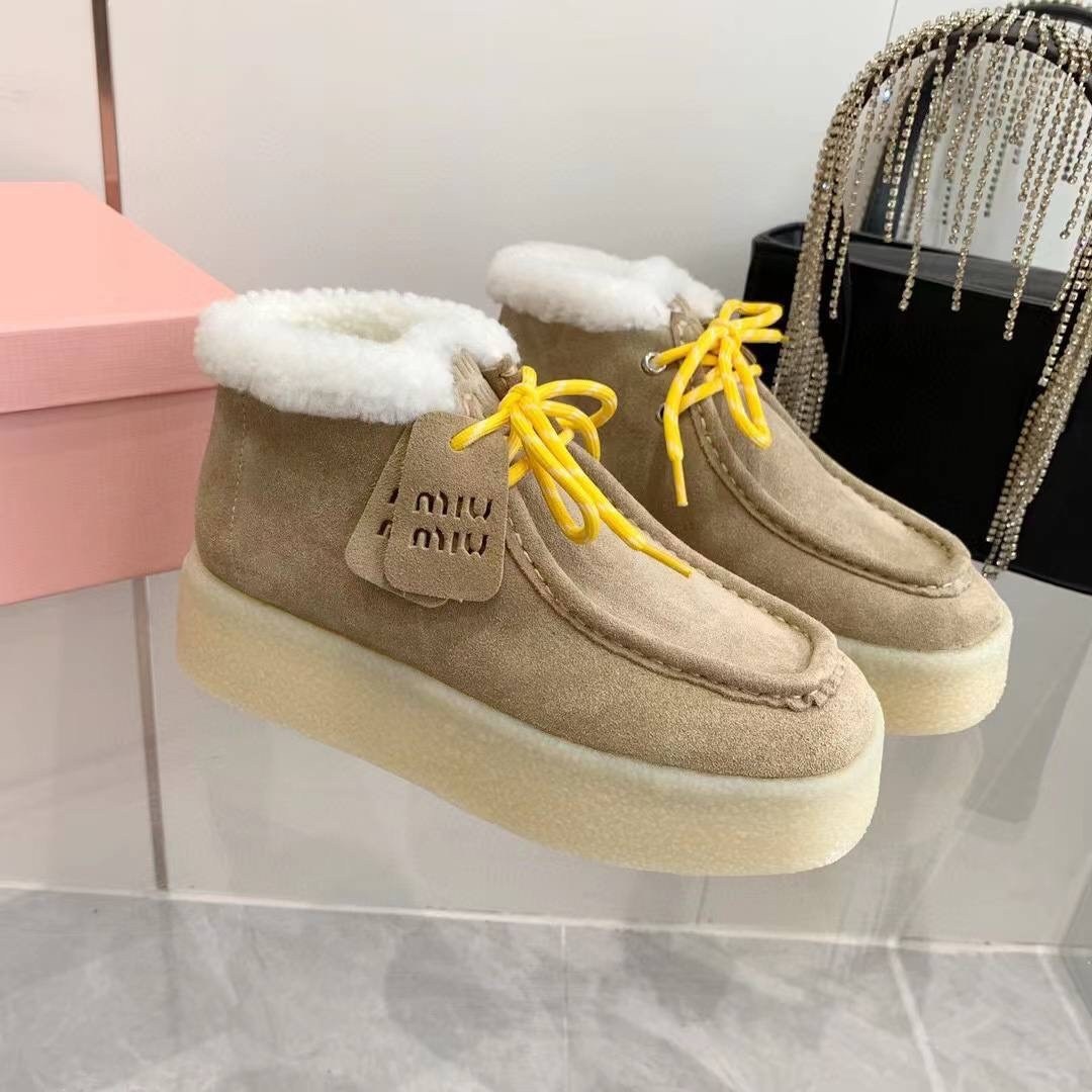 женские зимние замшевые ботинки miu miu с мехом бежевые,,женские зимние замшевые ботинки miu miu с мехом бежевые lm-21296,зимние замшевые ботинки miu miu,бежевые зимние замшевые ботинки miu miu с
