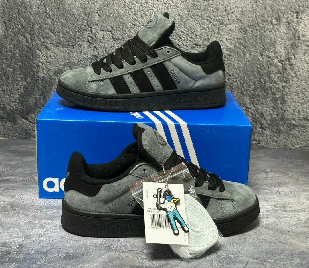 серо-черные кроссовки campus 00-х adidas originals,низкие замшевые кроссовки campus 00s с фирменными полосками adidas, черный,кроссовки adidas,кроссовки adidas campus,кроссовки adidas originals campus