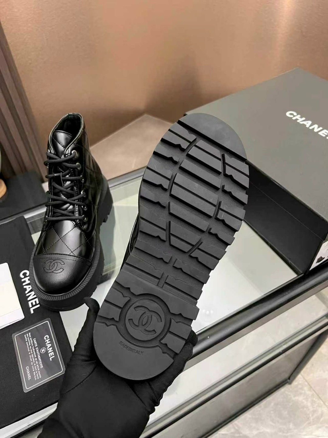 ботинки chanel,ботинки chanel женские,,ботинки женские шанель,женские чёрные кожаные ботинки chanel