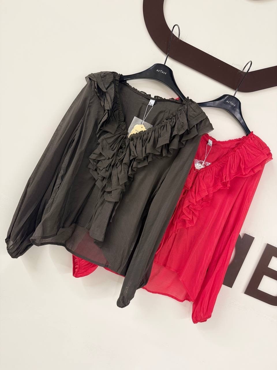 женская прозрачная блузка с v-образным вырезом, длинным рукавом и оборками,блузка с оборками,блузка с воланом,блузка с рюшами,шифоновая блузка с оборками