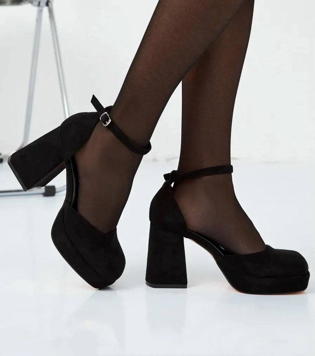 белые туфли на платформе с высоким каблуком,белые каблуки,туфли на каблуке и платформе,туфлі на каблуку,туфли белые на платформе