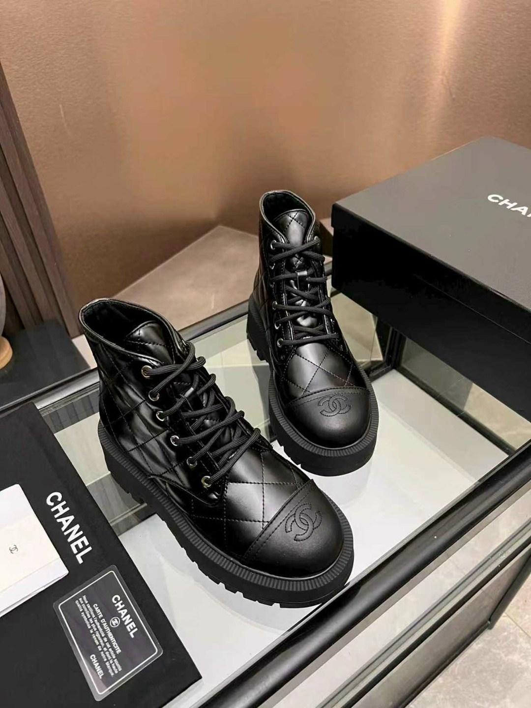 ботинки chanel,ботинки chanel женские,,ботинки женские шанель,женские чёрные кожаные ботинки chanel