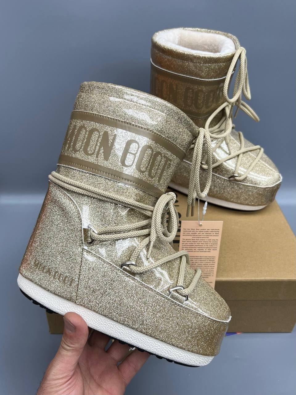 зимние ботинки icon low glitter с покрытием moon boot золотой,зимние ботинки icon с блестками moon boot золото,зимние ботинки icon glitter moon boot золото,детские зимние ботинки moon boot 14028500 mb