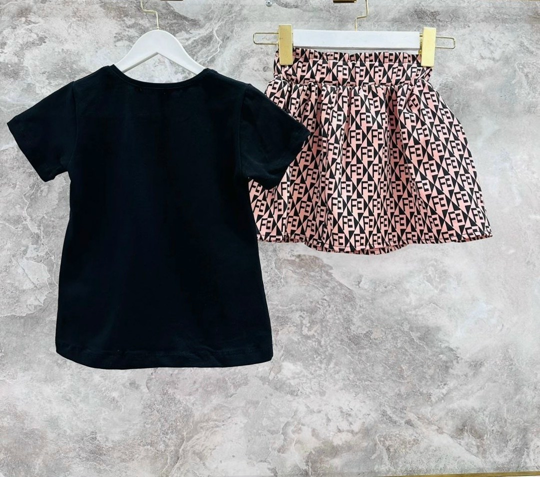 ребенок,фотомодели девочки,красивая пятилетняя девочка в белом платье,нарядное платье,девочка